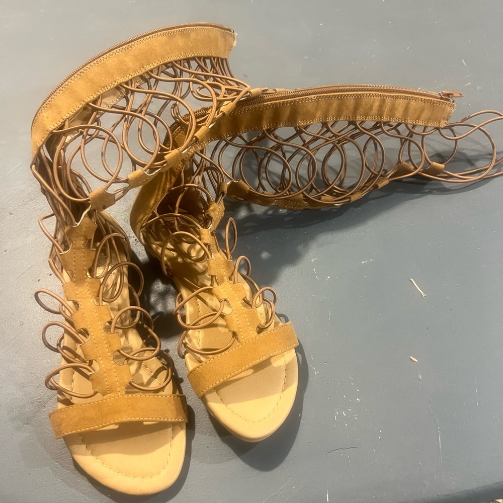 Stylish Tan Gladiator Sandals size 6